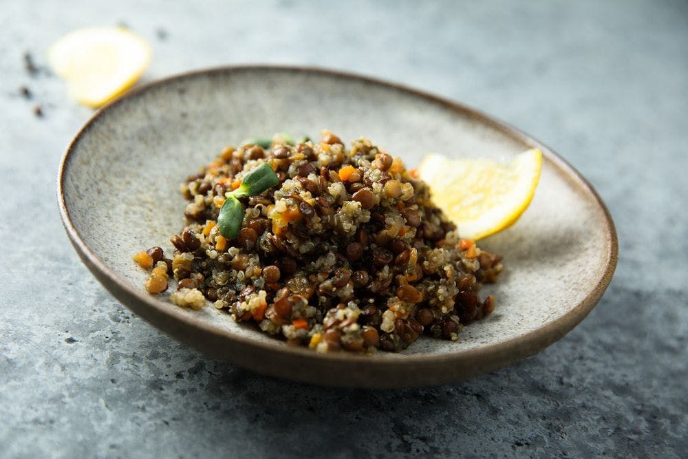 Quinoa au bouillon de légumes et lentilles vertes